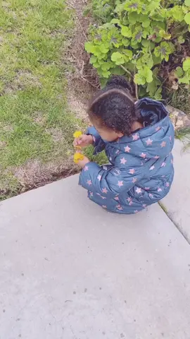 #stayathome #covid19 #funthingstodo #coolthingstodo #viral #fyp #fylp #fun #funnyvideos #lol #Love #toddler #funnytoddler #momlife #mommydaughter