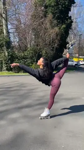 Off ice skating 🤩 #foryou #rollerskating #viral #skater #stayhome #rollerskate #iceskate #flexible #trending #foryoupage  @fabletics