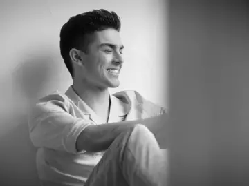 Quarantine: Smiling at walls & going insane hbu? 😂 - Bts with Schön Magazine