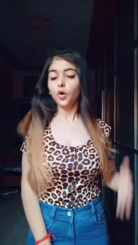 filter la la photo gori krdi h 😂#coronavirus #viral #handwashchallenge #riyapandey #trending #trend #foryoupage #actingwars