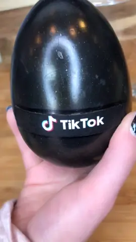 We are hatching a TikTok egg!🍳🤩 Admit it you lowkey want to see what’s inside... me too🤗 #egg