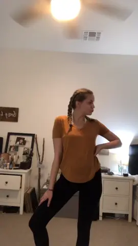 Pretty sure you shouldn’t start dancing the first day without crutches 👀 oopies #fyp #dance #dancefails #fail