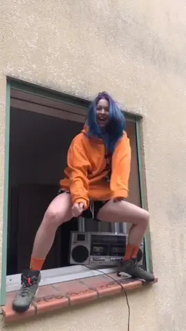Ce soir c’est samedi soir donc grosse soirée à la fenêtre @elodiemeschi