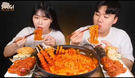 공삼님과 떡볶이 양념치킨을 먹어봤어요😄🍗 The full recipe is on my Youtube❤️ #asmr #eating #mukbang #먹방 #yummy #food #틱톡푸드 #틱톡먹방 #吃货 #양념치킨 #떡볶이 #김밥