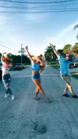 Tie-dye buddies 💛 @lornakarensmith ￼@evan.j.smith #foryoupage #reallifeathome