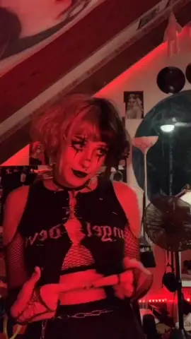 you make me happy 🖤🌻 #xyzbca #Love #happy #red #goth