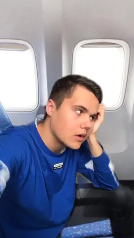 Oh oh... 😳 Danach bin ich wieder ausgestiegen #unterhalteuns #flugzeug #fürdich