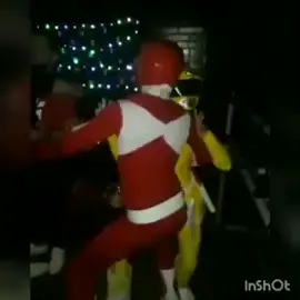 o mundo em perigo, e os Power Rangers no forró 😂😂😂😂