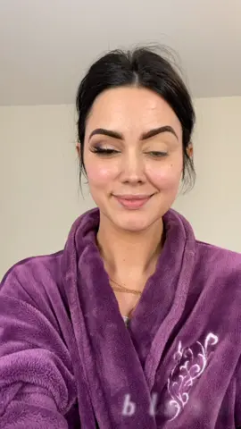 #sidehustle ##makeup #makeuptutorial #makeupartist #makeupchallenge #fyp #myaesthetic #WatchMyMagic #catfishchallenge @younique.products