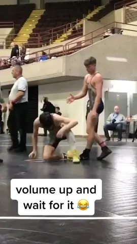 😂😂😂 (submitted by nik_jimenez03/IG) #benchmob #wrestling #fail