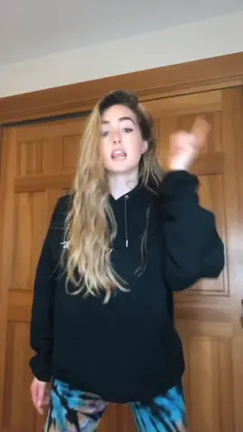 single during quarantine... #LONLEY 😅 #fyp #foryou #dance #dancechallenge #ilovetiktok #boredathome #happyathome