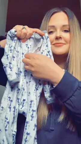 Zipper versus buttons... WHO CAN RELATE #mom #MomsofTikTok #baby #babiesoftiktok #babies #fyp #foryou #foryoupage
