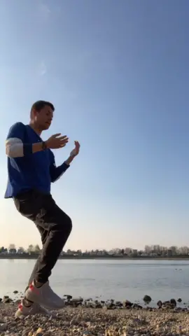 Meine Schwester (7) und ich während unser Papa uns angeschaut hat als würde er uns gleich zur Adoption freigeben 🙂😂 #pewpewpew #ichzocke #fürdich