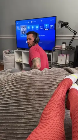 Do this to your boyfriend and see what he does😂🙈😫 #boyfriend #haha #couple #relationahip #gamer #fyp #foryou