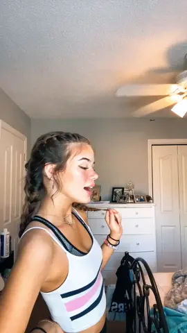 dancing w my new @lyteleggings 👼🏼 #shareyourplaylist #idknever #smallgestures