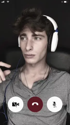 #pov you think I can’t hear you, but one of my headphones isn’t on... (credit: @reid69) #fyp #foryoupage #viral #idknever
