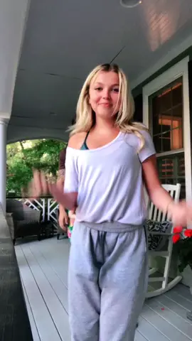 Meet the fam... @savannah_mullen @hudson_mullen @willswagkelley #fyp #WerkItFromHome #bringitback #DecadesofHair