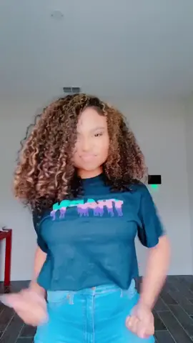 i like a big with a little bit of curves 🥰 #fyp #foryou