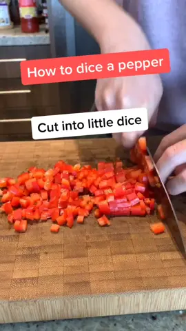How to dice a bell pepper #pepper #tutorial #tiktokchef #KitchenHacks #claw #knifeskills #tiktokfoodie #bellpepper #cookingtips