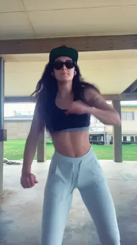 Hey @hannahkbrown this is for you girl! #levelup #foryoupage #foryourpage #dance #Love #mondayfunday #distancedance #hamptons #hannahbrown #getit #fy