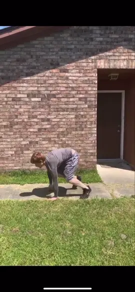 POV: you decide to play Ding-dong Ditch but you got 2 left feet #prank #dingdongditch #fyp #freezeframe