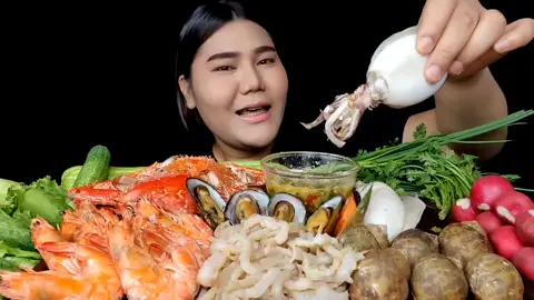 ทะเลรวม #ยั่วๆจร้า #เมนูไข่ #ส่งใจให้ทีมแพทย์ #เมษาathome ดูคลิปเต็มได้ทางยูทูปช่อง #ไอซ์ซี่กินยั่ว #ไอซ์ซี่กินนัว