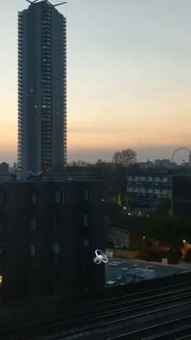 The noise tho. Thank you everyone for the Thursday 8pm love 💙#stayhomesavelives #thankyounhs #foryou #foryoupage #fyp