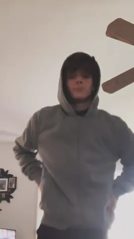 me trying to do different angles on this dance and still not being able to do it #fyp #boy #noahschnapp