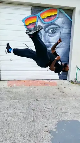🗣️ LISTEN TO HIS STORY 💙 LET'S MAKE HIM GO VIRAL 👉🏽 @capoeiraverdade #fyp #4yp #foryou #capoeira #injury #slowmoqueen #recovery #viral #goviral