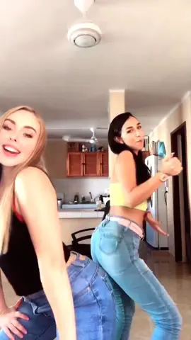 Aquí llego tu tiburón🦈  #badbunny #quedateencasa #perreosola #fyp #parati #baile #reggaeton #girls @aleexiaflrs5