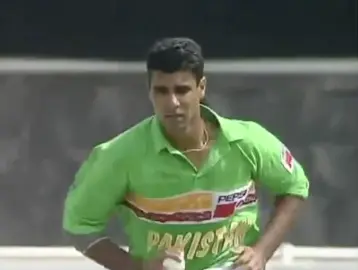Ah yes, THAT ball by Waqar Younis!!!!Amazing sound of middle stump 🔥 #pakistan #cricket #greenshirts