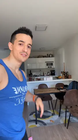 La table a failli casser 😂 the table almost break ! #dansesurmamain #foryou