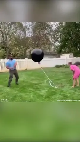 Oh nooooooo. This gender reveal went completely wrong 😫 (via brentpmurray/Instagram)
