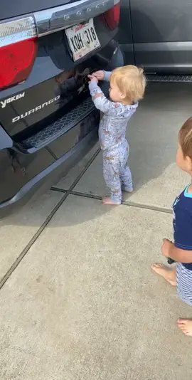 He flew 😂😂 #fyp #foryoupage #pubity (via @rachel.thomas91)