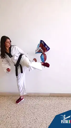 #BuonaPasqua a tutti! 🐣 Sapreste fare di meglio?! Duetta con noi!🥋#sorpresadipasqua #happyeaster #taekwondo #kick #itatkd @fleccantonio @martikorel
