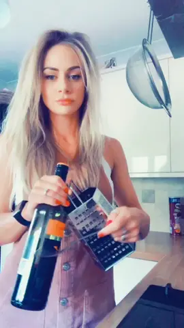 Kitchen jams 😅 #kitchenfun #houseoftiktok #fyp #foryou #foryoupage