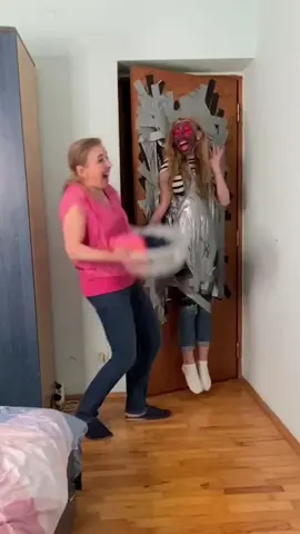 Pranking my mom with my girlfriend DAY 4 @alexisfeather