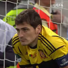 👐 The best goalkeeper at saving a penalty is __________ 📽️: 🇪🇸 Iker Casillas 🚫#EURO2020 | #FlashbackFriday | Selección Española de Fútbol (Se