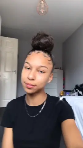 High bun with edges 🤪 thank u to my followers i love u all 💕 #edgesfeed #edges #xyzbca #edges #hairtutorial #curlyhair #bun #sleekhair #edgetutorial