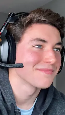 #pov You’re on FaceTime with your crush and he’s telling his friends about what you guys did last night on the mic #devincaherly #fyp #foryou