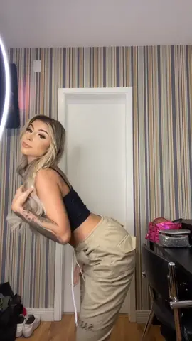 Pra variar eu e as dancinhas que não sei fazer direito! Boa noite ✨ #dance #brazil #girl