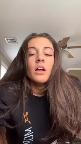 NO I DID NOT JUST MAKE A PERFECT EXCLAMATION POINT FROM SNEEZING!  LSKWIAAMALAN wtf #nosepainting #fyp #foryou #OwnTheCurve