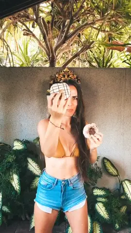 Привет 👋 танец сладкоежки😂Пиши в комент что бы заточила сейчас?  #сладкоежкипоймут