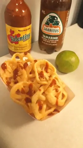 Chicharrones 🔥😍 #SnackTime #chicharrones #salsavalentina #yummy