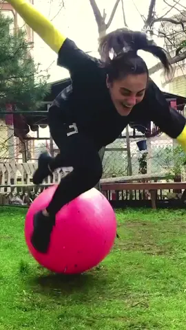 🙋‍♀️ Gym Ball challenge accepted! Third time lucky for Didem Karagenç! 👏👀 How many times has is taken you?⠀#houseoftiktok #gymball #gymchallenge