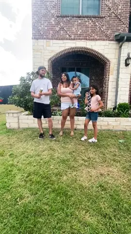 Original reaction...can you tell we were all #teamgirl? Well except, Ellie 😂 #genderreavel #quarantinelife #teamboy #quarantinebaby #pregnantlife