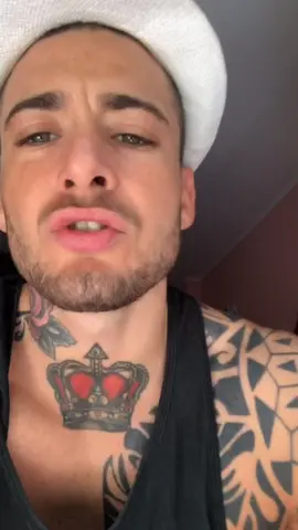 I magri dovranno essere arrestati. #angeloduro #myhero 😂😂