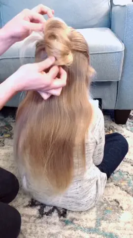Messy Bun Hair Hack 👍🏼 #hair #hairstyle #hairstyles #fyp #foryou #hairtutorial #hairhack #messybun #bun #buntutorial #hairchallenge #easyhairstyle