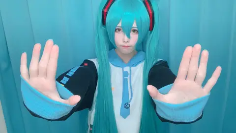 「密です」って言いたかっただけ( #おうちで過ごし隊 #おうち時間 #ステイホーム #stayhome #密です #初音ミク #hatsunemiku #声真似 #ボカロ #だんだん近くなる #しらゆきミク #コスプレ #コスプレイヤー