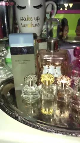 #minitutorials #makemefamous #dolchegabana #makeupvanity #anastasiabeverlyhills #carlibybel